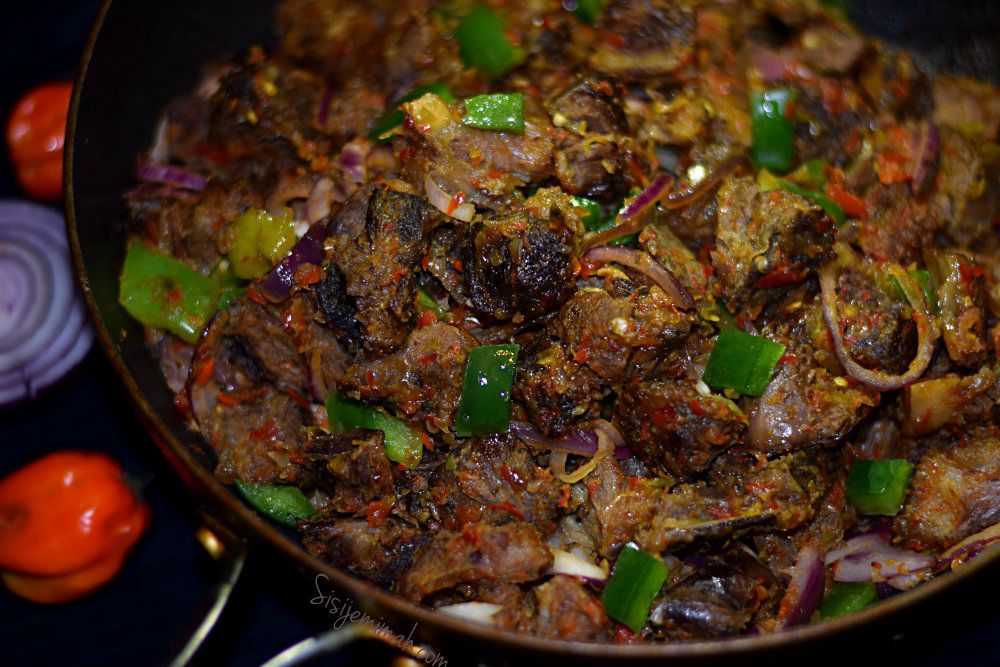 Peppered grilled meat close-up